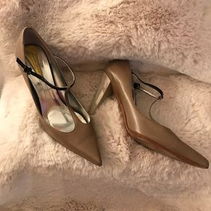 Kenneth Cole NY Two tone T strap Hill Top Pumps- Taupe